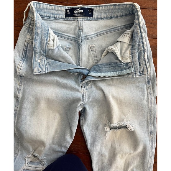 Hollister Ultra High Rise Mom Jeans Light Wash Distressed W24 L27 - Picture 6 of 16